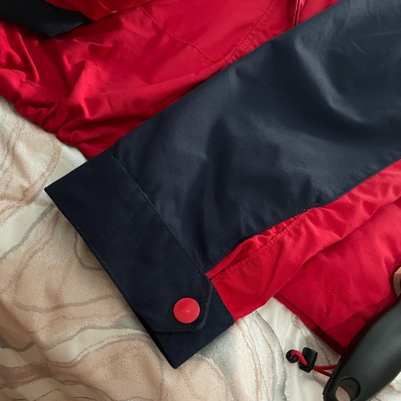 UNISEX Vintage GAP jacket, considering it’s age the condition is 8/10. - Picture 3 of 6